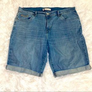Levi’s Bermuda Shorts size 16
